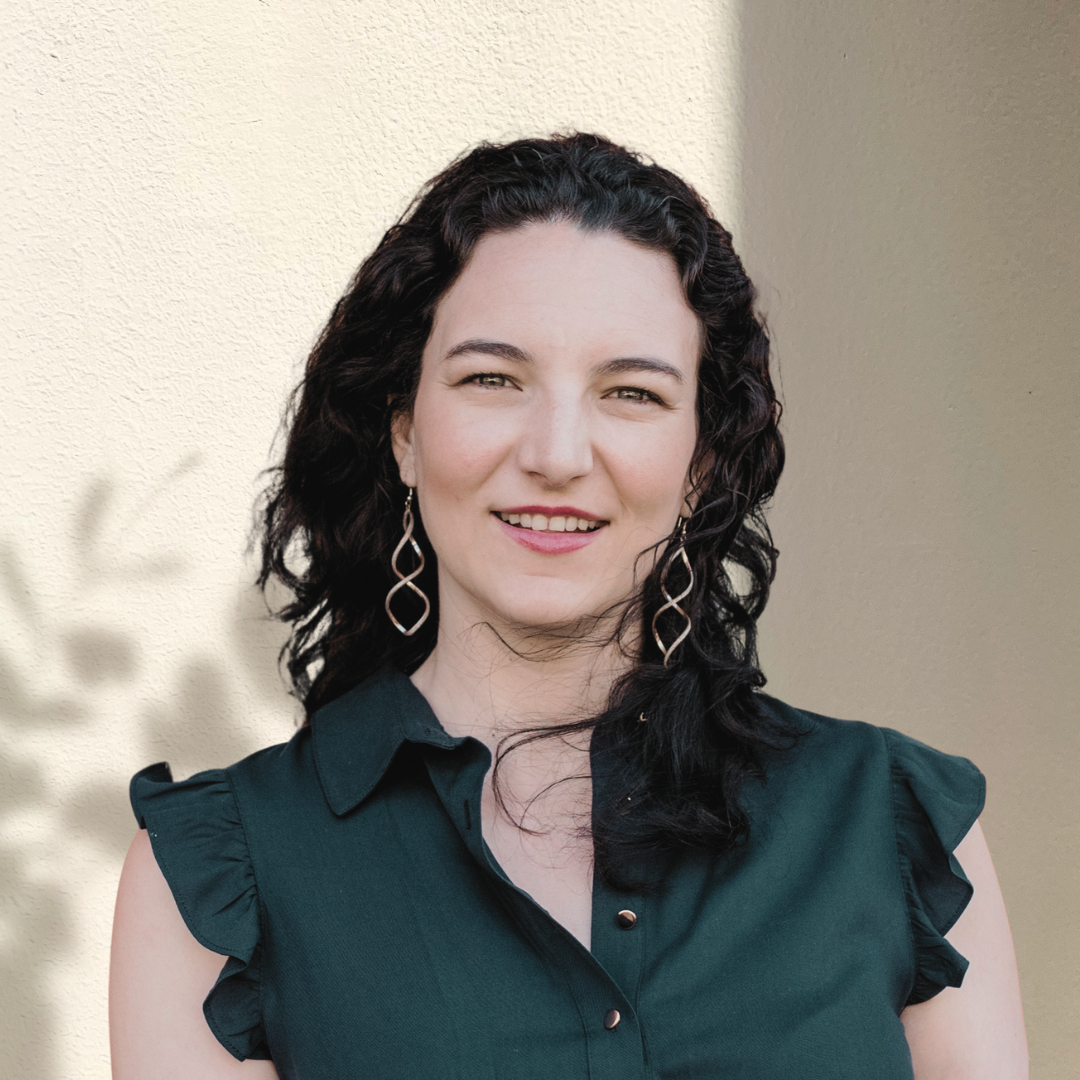 Profile photo of Kellie Swart, strategic advisor helping leaders, professionals, and solopreneurs navigate change with clarity.